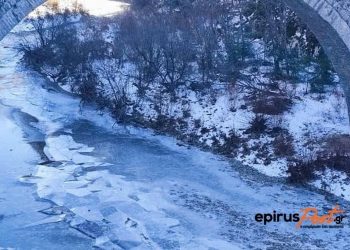 Πάγωσε το ποτάμι… Μοναδικές εικόνες στο Ζαγόρι