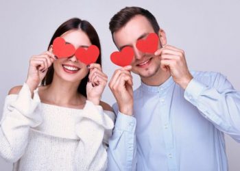Τρία ζωδιακά ζευγάρια που θα ερωτευτούν κεραυνοβόλα