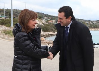 Ο Κώστας Σκρέκας συνόδευσε την Πρόεδρο της Δημοκρατίας, Κατερίνα Σακελλαροπούλου, στον Τερματικό Σταθμό Υγροποιημένου Φυσικού Αερίου στη Ρεβυθούσα