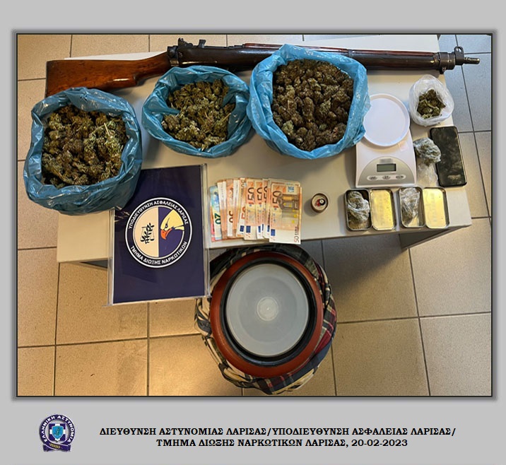 Συνελήφθη για κατοχή αποξηραμένης κάνναβης και όπλου