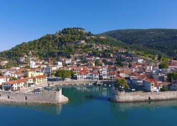 Η ατμοσφαιρική καστροπολιτεία της Ναυπάκτου