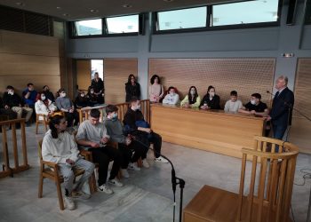 Η Γ΄ τάξη του 5ου Γυμνασίου στο Δικαστικό Μέγαρο Τρικάλων
