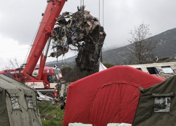 Σύγκρουση τρένων στα Τέμπη: Θρίλερ με τον αριθμό των επιβαινόντων