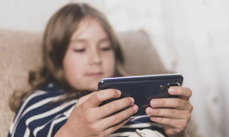 To TikTok θα εφαρμόσει νέο χρονικό όριο για χρήστες κάτω των 18 ετών