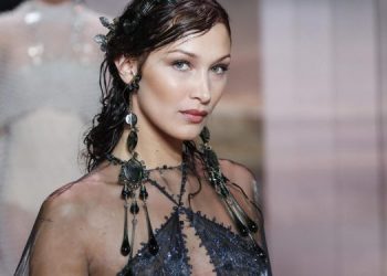 Κανένα serum, καμία κρέμα! Το μυστικό της Bella Hadid για τέλειο δέρμα