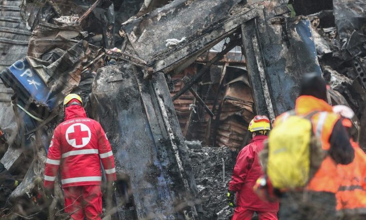 Τέμπη – Ανατριχιαστική περιγραφή διασώστη: «Δυσκολευόμασταν να αναπνεύσουμε – Ακούγαμε ουρλιαχτά»