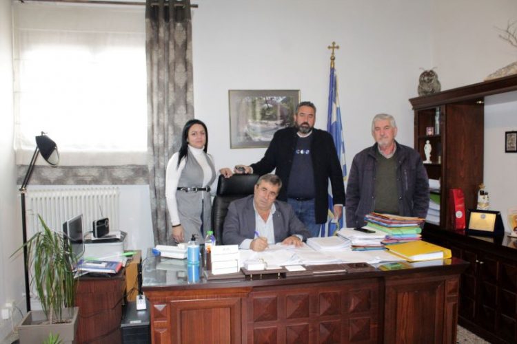 Σύμβαση έργου για τη ΔΕ Γόμφων υπέγραψε ο Δήμαρχος Πύλης