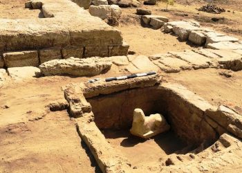 Αίγυπτος: Βρέθηκε άγαλμα που μοιάζει με τη Σφίγγα