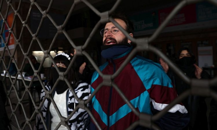 Τέμπη: Απεργιακές κινητοποιήσεις σε μεταφορές και Δημόσιο – Χωρίς πλοία και τρένα η χώρα