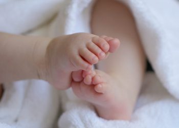 Λάρισα: Τι απαντά ο αδερφός της 38χρονης που έθαψε το βρέφος σε χωράφι