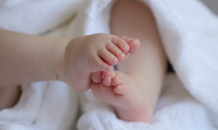 Λάρισα: Τι απαντά ο αδερφός της 38χρονης που έθαψε το βρέφος σε χωράφι