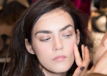 Cream blush: Τα 5 καλύτερα κρεμώδη ρουζ για τα ζυγωματικά, τα μάτια και τα χείλη
