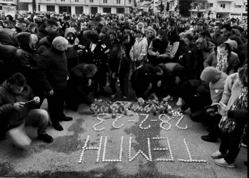 Αθάνατοι…Θλίψη και συγκίνηση στη μεγάλη συγκέντρωση διαμαρτυρίας στην Καλαμπάκα για το δυστύχημα στα Τέμπη