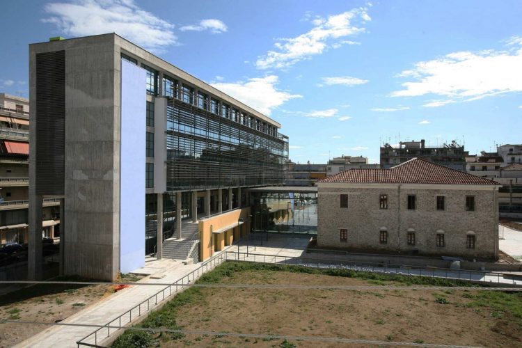 Ελεύθερος με περιοριστικούς όρους ο 84χρονος που κατηγορείται για ασέλγεια σε 17χρονη