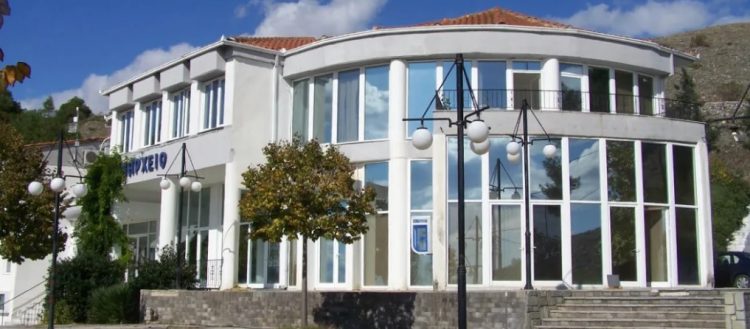 Απατεώνες εξαπατούν τους προμηθευτές του Δήμου Φαρκαδόνας