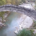 Το υπέροχο πέτρινο Τοξωτό Γεφύρι Πορταϊκού ποταμού Πύλης Τρικάλων