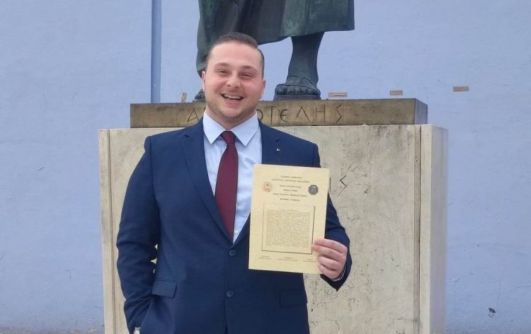 Πήρε το πτυχίο του ο Γ. Κούτσιας, γιος του αδικοχαμένου ιατρού Στέλιου Κούτσια