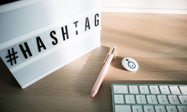 «Hashtag»: Ποιος κρύβεται πίσω από το επαναστατικό σύμβολο των Social Media – Η άγνωστη ιστορία του