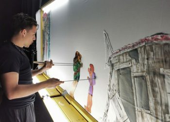 Μεράκι για τον Καραγκιόζη με παράσταση από μαθητή σε μαθητές στα Τρίκαλα