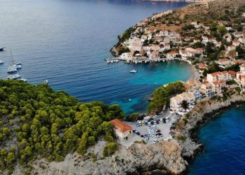 Κεφαλονιά: Το παραμυθένιο ελληνικό χωριό που μοιάζει με καρτ-ποστάλ