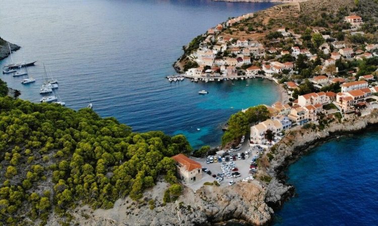 Κεφαλονιά: Το παραμυθένιο ελληνικό χωριό που μοιάζει με καρτ-ποστάλ