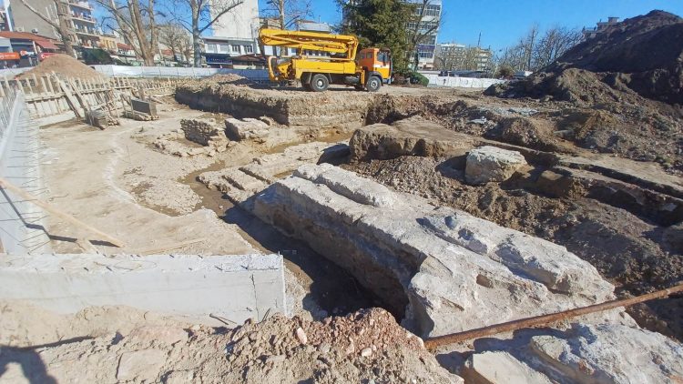 Πυρετώδεις οι εργασίες ανάπλασης στην Κεντρική Πλατεία