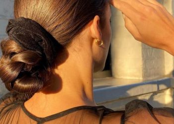 5 (καθόλου βαρετοί) τρόποι να φορέσεις τα scrunchies στα μαλλιά