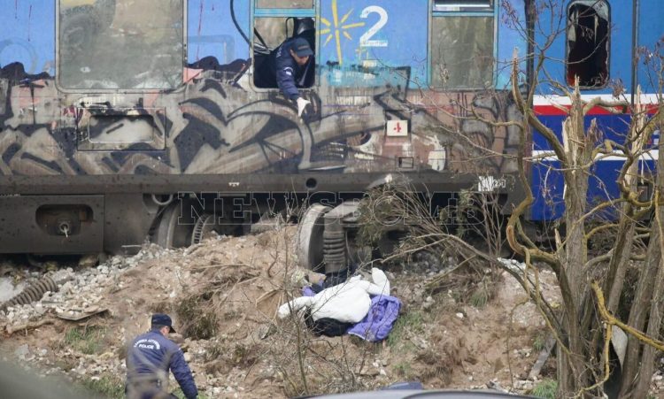 Σύγκρουση τρένων στα Τέμπη: «Μαμά, θα σε πάρω όταν φτάσουμε»