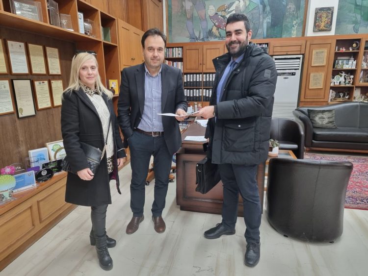 Διαμαρτυρία των κατοίκων της “Ομόνοιας” για την εγκατάσταση κεραίας 5G γνωστής εταιρείας τηλεπικοινωνιών