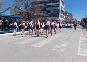 Με μεγαλοπρέπεια η παρέλαση σήμερα στα Τρίκαλα (φωτό-video)
