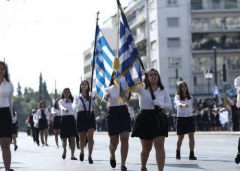 Καιρός: Με ηλιοφάνεια και υψηλές θερμοκρασίες οι παρελάσεις σήμερα – Πού θα βρέξει