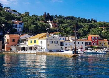 Λογγός: Το υπέροχο χρωματιστό χωριό των εξωτικών Παξών