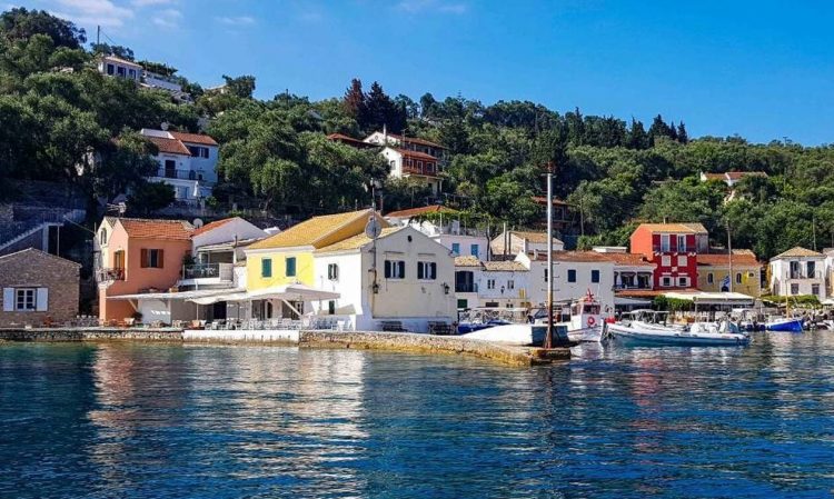 Λογγός: Το υπέροχο χρωματιστό χωριό των εξωτικών Παξών