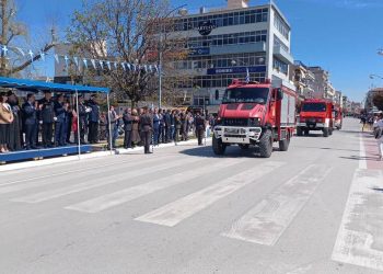 Εντυπωσιακή η παρουσία της Πυροσβεστικής στην παρέλαση