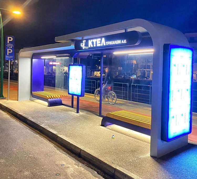 Εντυπωσιάζει η νέα στάση λεωφορείων επί της Όθωνος