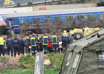 90χρονος υπέβαλε μήνυση γιατί ο στρατός και η πολιτική προστασία του… “πάτησαν” το χωράφι στην τραγωδία των Τεμπών!