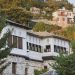 Βυζίτσα: Τα πετρόχτιστα αρχοντικά και η μαγική πλατεία