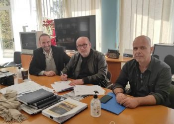 Δήμος Φαρκαδόνας-Υπογραφή σύμβασης έργου «Επισκευή και συντήρηση γηπέδων καλαθοσφαίρισης»