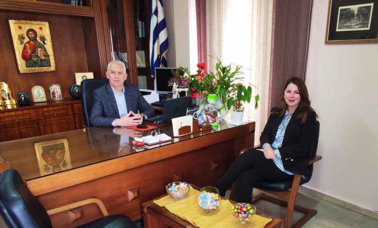 Επίσκεψη της βουλευτή Κατερίνας Παπακώστα στη Διεύθυνση Πρωτοβάθμιας Εκπαίδευσης Τρικάλων
