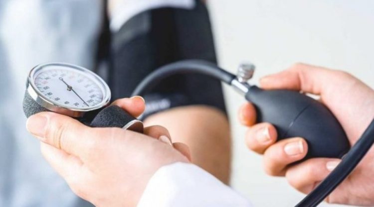 6 Απλές κινήσεις που ρίχνουν την πίεση και μας γλυτώνουν από τα αντιυπερτασικά