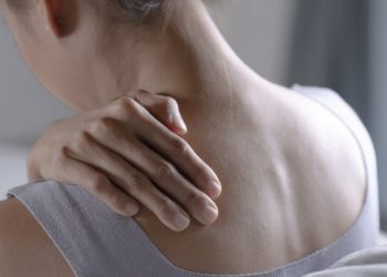 Πώς ξεκινάει η ινομυαλγία: Τι συμπτώματα θα νιώσετε