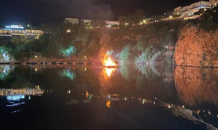 Ηράκλειο: Το κάψιμο του Ιούδα στη λίμνη του Αγίου Νικολάου