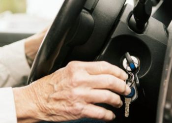 Κόπηκε 960 φορές στις εξετάσεις οδήγησης: 69χρονη κατάφερε να πάρει το δίπλωμα μετά από 51 χρόνια προσπάθειας