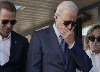 Μπάιντεν: Δάκρυσε στη συνάντηση με τον ιερέα που μετέλαβε τον γιο του πριν πεθάνει
