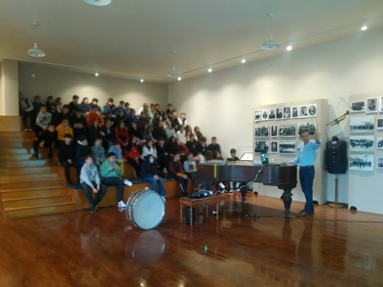 Διδακτική επίσκεψη των Εκπαιδευτηρίων «Αθηνά» στη Δημοτική Φιλαρμονική Τρικάλων