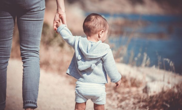 Χορήγηση άδειας μονογονεϊκών οικογενειών: Διευκρινίσεις από το Υπουργείο Εργασίας