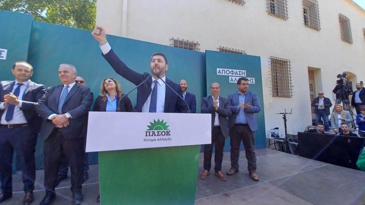 Μεγάλη συγκέντρωση του Νίκου Ανδρουλάκη στα Τρίκαλα (φωτό-βίντεο)