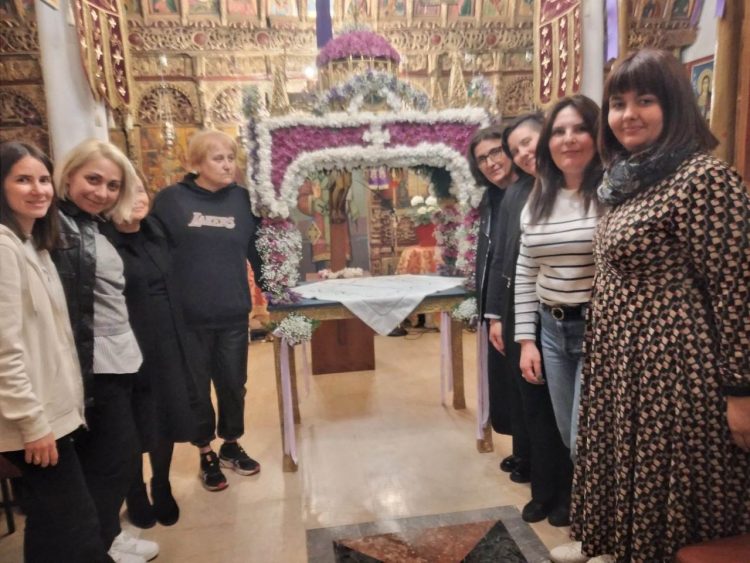 Στα χωριά των Τρικάλων στολίζουν τους επιταφίους όπως παλιά (φωτό)