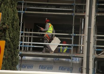 Άδειες σε 147.925 ξένους για να εργαστούν στην Ελλάδα
