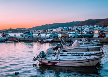 Την Τήνο αναδεικνύει ως ιδανικό προορισμό για απόδραση την άνοιξη αμερικανικό ταξιδιωτικό Μέσο